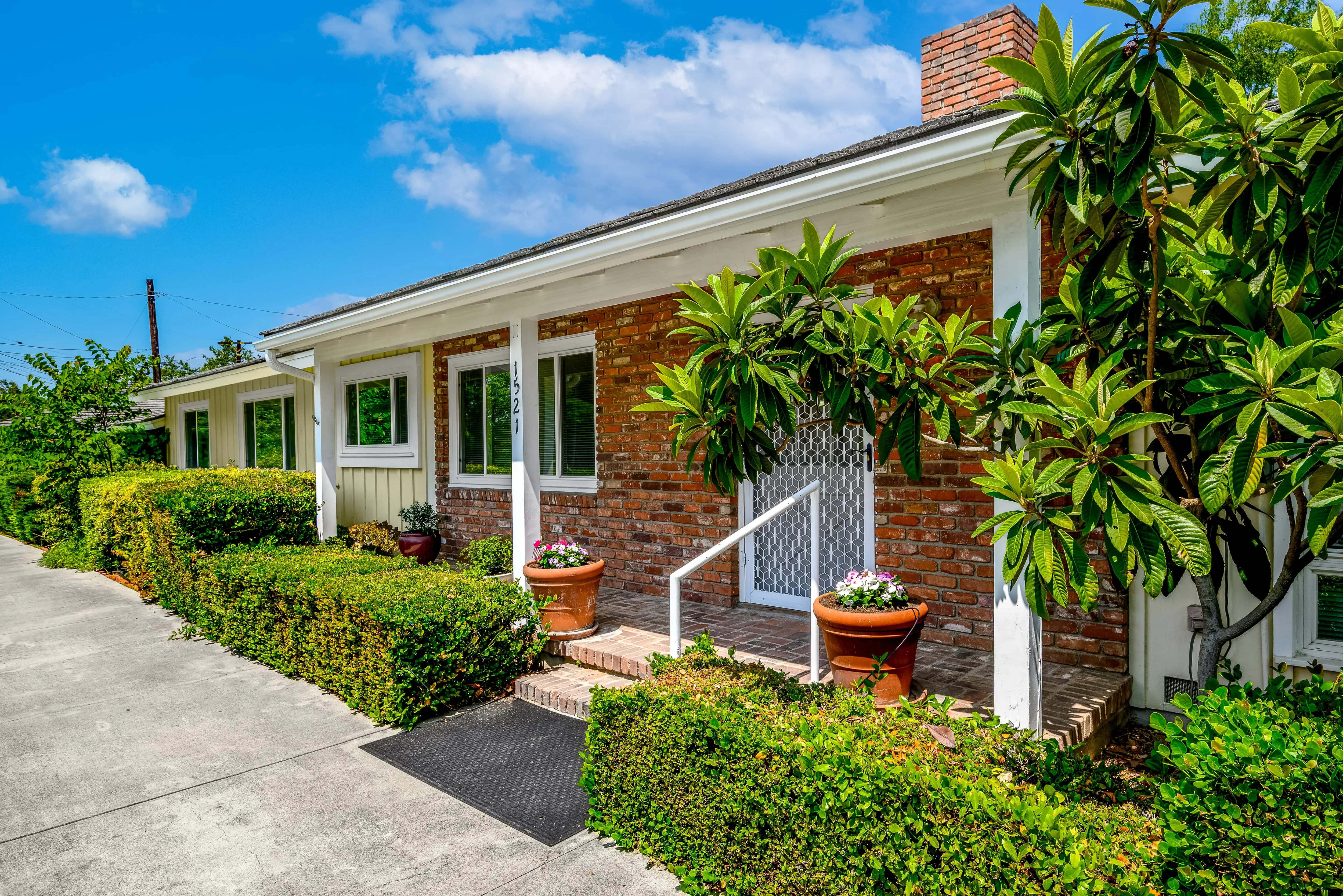 Murreita real estate photography of the front steps.