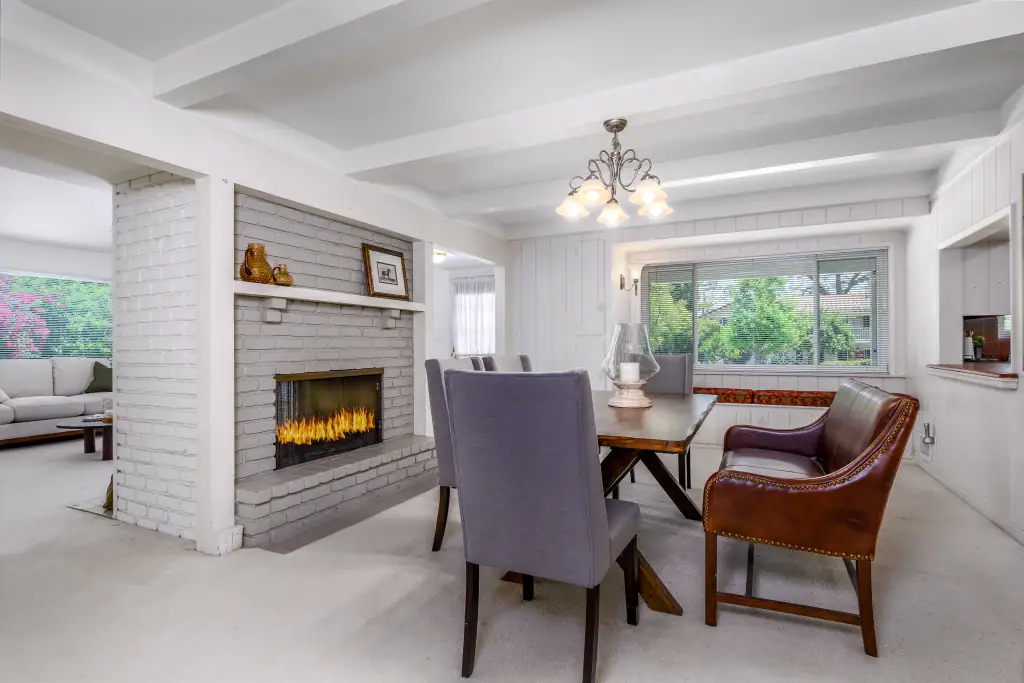 Hemet Real Estate Photography of a beautiful dining room. shot with flash, ambient blending.