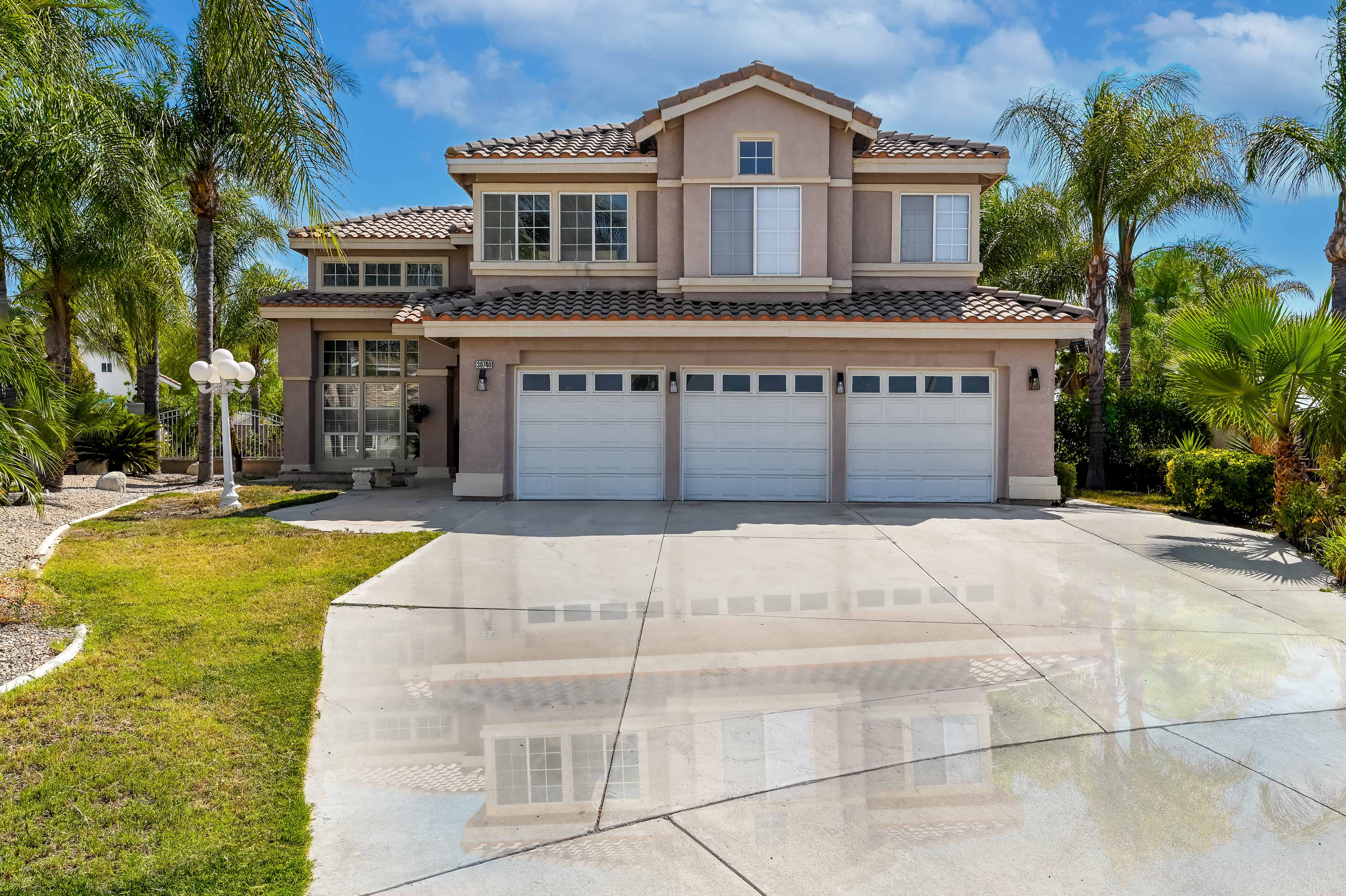 lake elsinore real estate photography with an edited wet driveway that brings the image to a higher level.